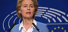 EU-Kommissionspräsidentin Ursula von der Leyen - Shutterstock.com|Alexandros Michailidis