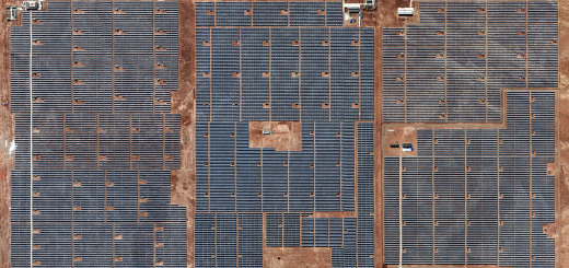 L&#39;impianto solare più grande del mondo nel 2017: il parco solare della diga di Longyangxia in Cina - Immagine: @shutterstock|burakyalcin