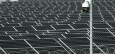Die Sicherheit und der Schutz von Solarparks - Bild: Romeo Rum|Shutterstock.com
