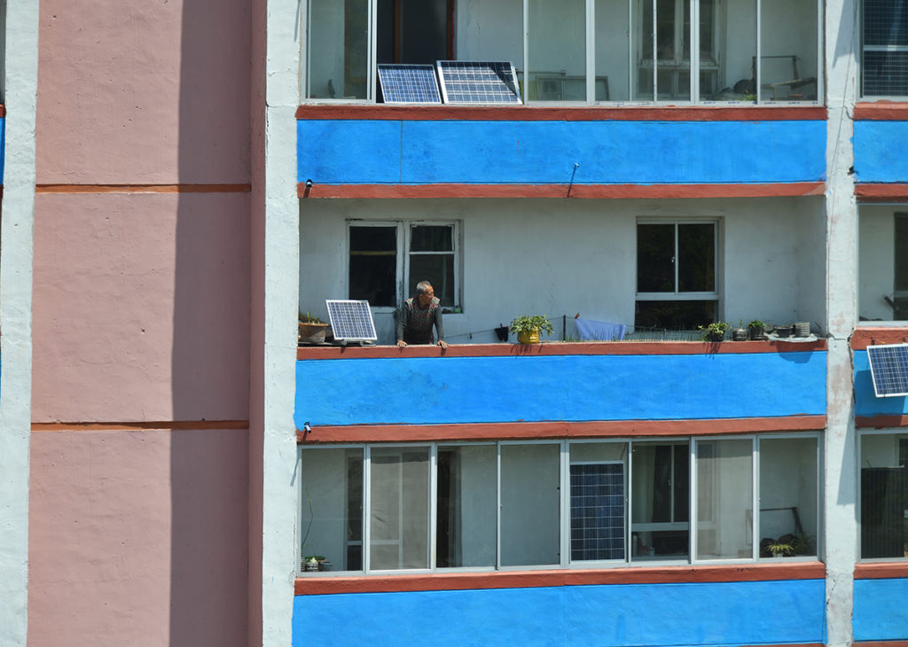 Dispositivos solares enchufables como paneles solares para balcones - Imagen: Oleg Znamenskiy|Shutterstock.com