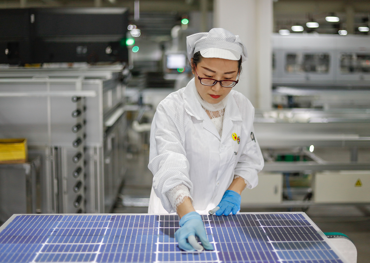 China dominiert die Solarmodulproduktion - Bild: humphery|Shutterstock.com