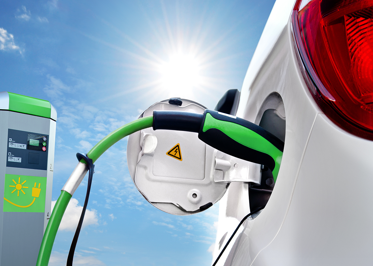 Electric car, charging station and the charging points - Image: Petair|Shutterstock.com