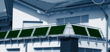 Solaire pour balcon - centrale électrique pour balcon - mini système photovoltaïque - Image : Xpert.Digital / sandra zuerlein|Shutterstock.com