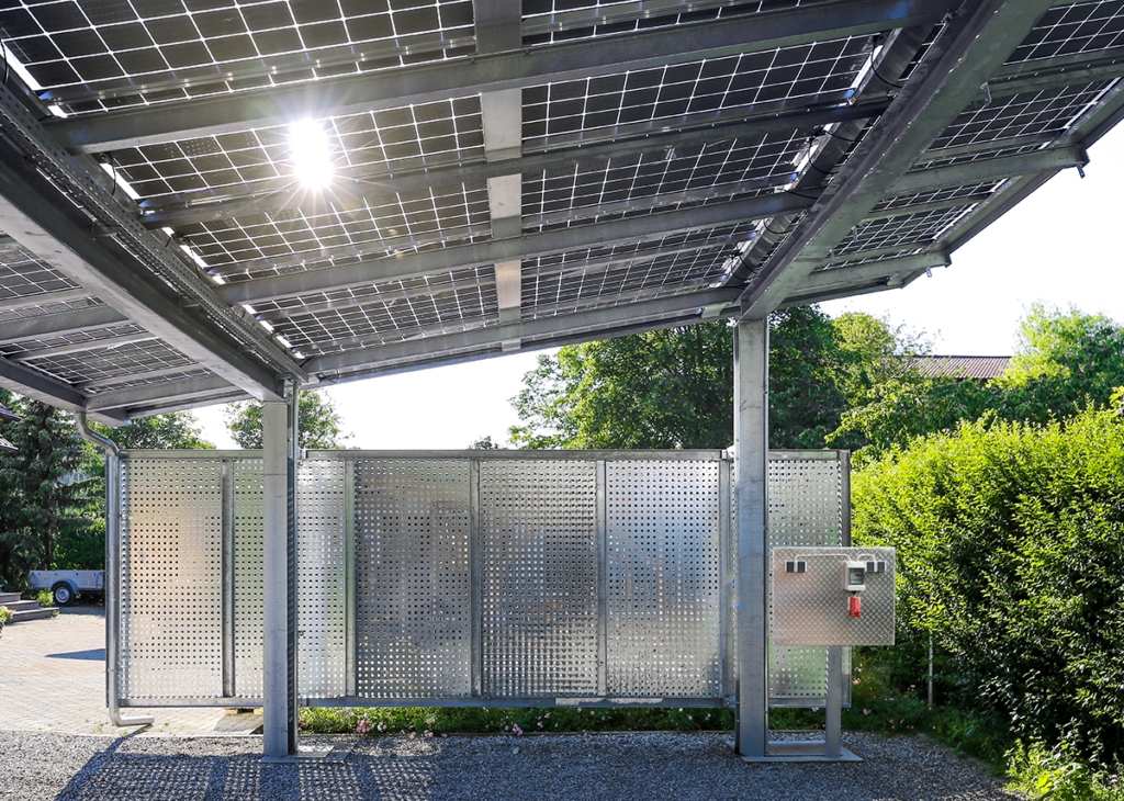 Solarcarport Ladestration mit Solarmodule Überkopfmontage