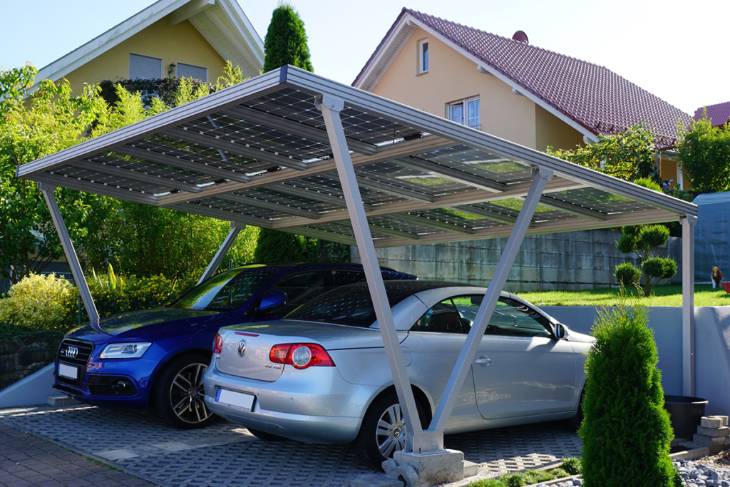 Photovoltaic carport system with transparent glass/glass solar modules