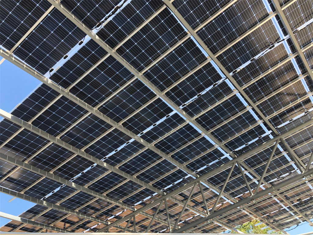 Mounting system for bifacial solar modules