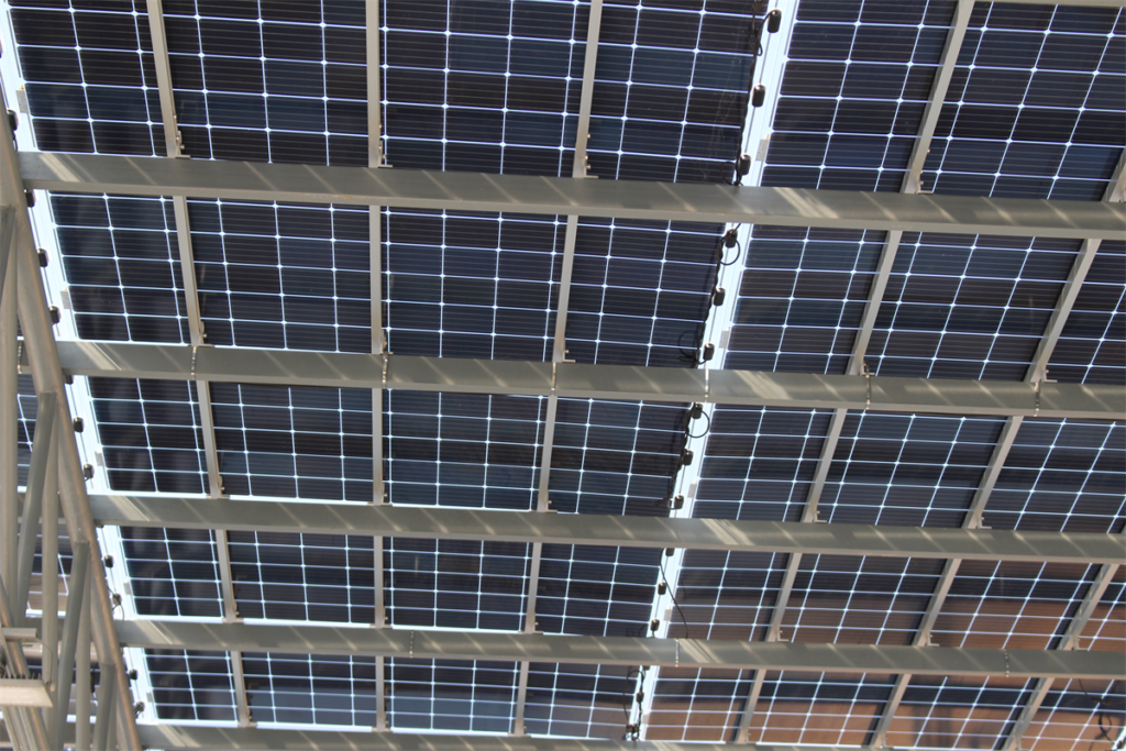 両面受光型太陽電池モジュール用取り付けシステム