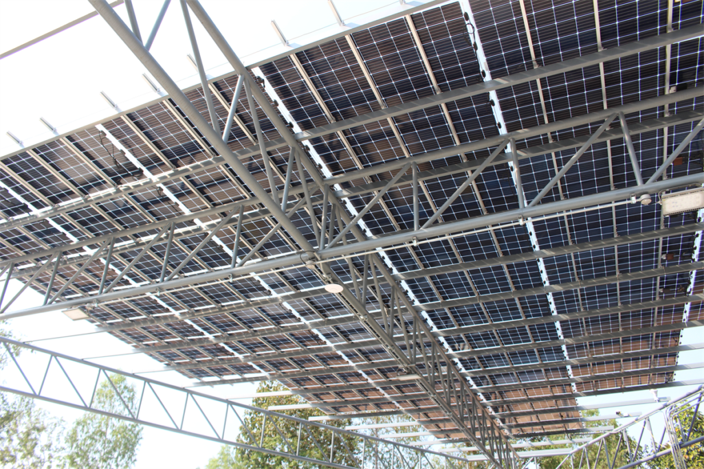 Subestructura para módulos solares bifaciales