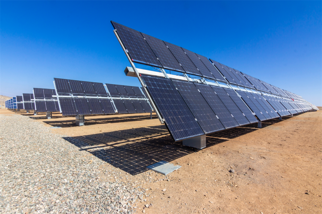 両面受光型太陽電池モジュールオープンスペース基礎構造取付システム