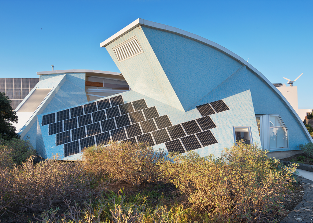 Maisons bioclimatiques sur l&#39;île de Tenerife. Laboratoire de techniques bioclimatiques et d&#39;intégration des énergies renouvelables en architecture 