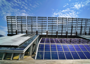 トレント自然科学博物館 - 部分的に透明な太陽電池モジュールの使用