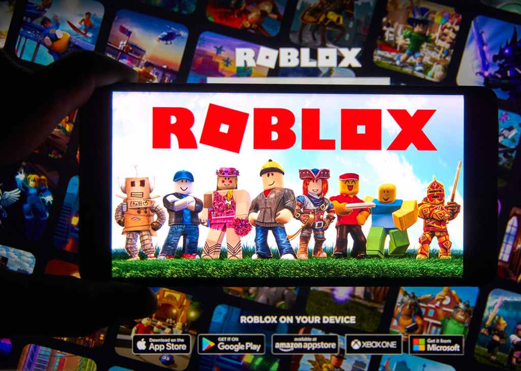 The Metaverse Evolution of Roblox: A Hybrid 3D Platform