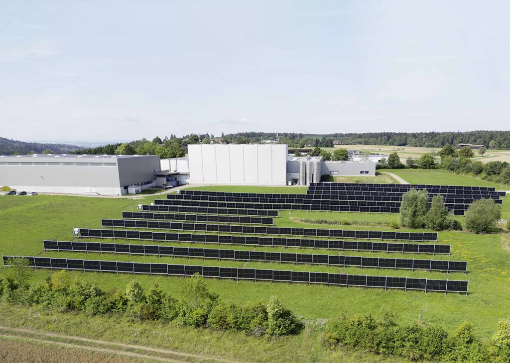 Impianto fotovoltaico montato verticalmente (agri-PV)