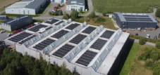 Sistema solare su tetto industriale per la fornitura di energia verde