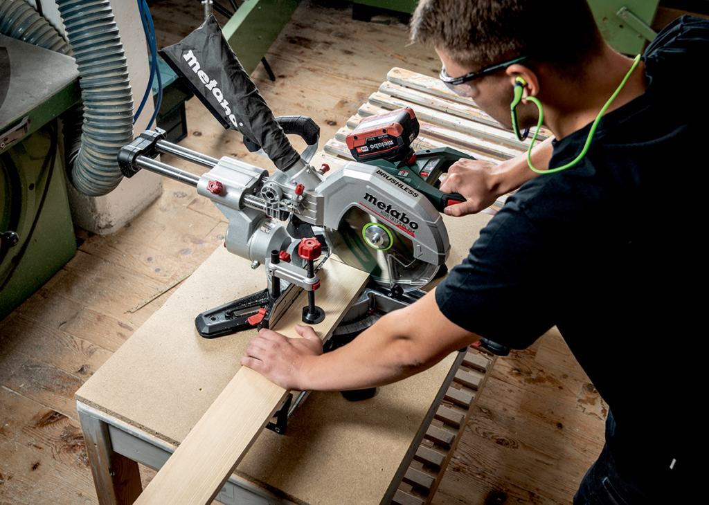 The cross-cut and miter saws from Metabo are a reliable and powerful companion for interior fitters, floor layers, shop fitters, carpenters, carpenters or roofers