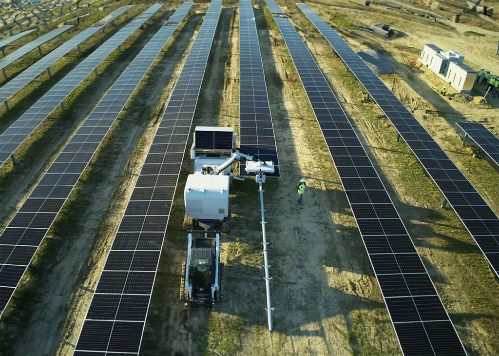 Parques solares y sistemas fotovoltaicos montados en suelo: Maximo establece nuevos estándares: instalaciones solares eficientes mediante IA